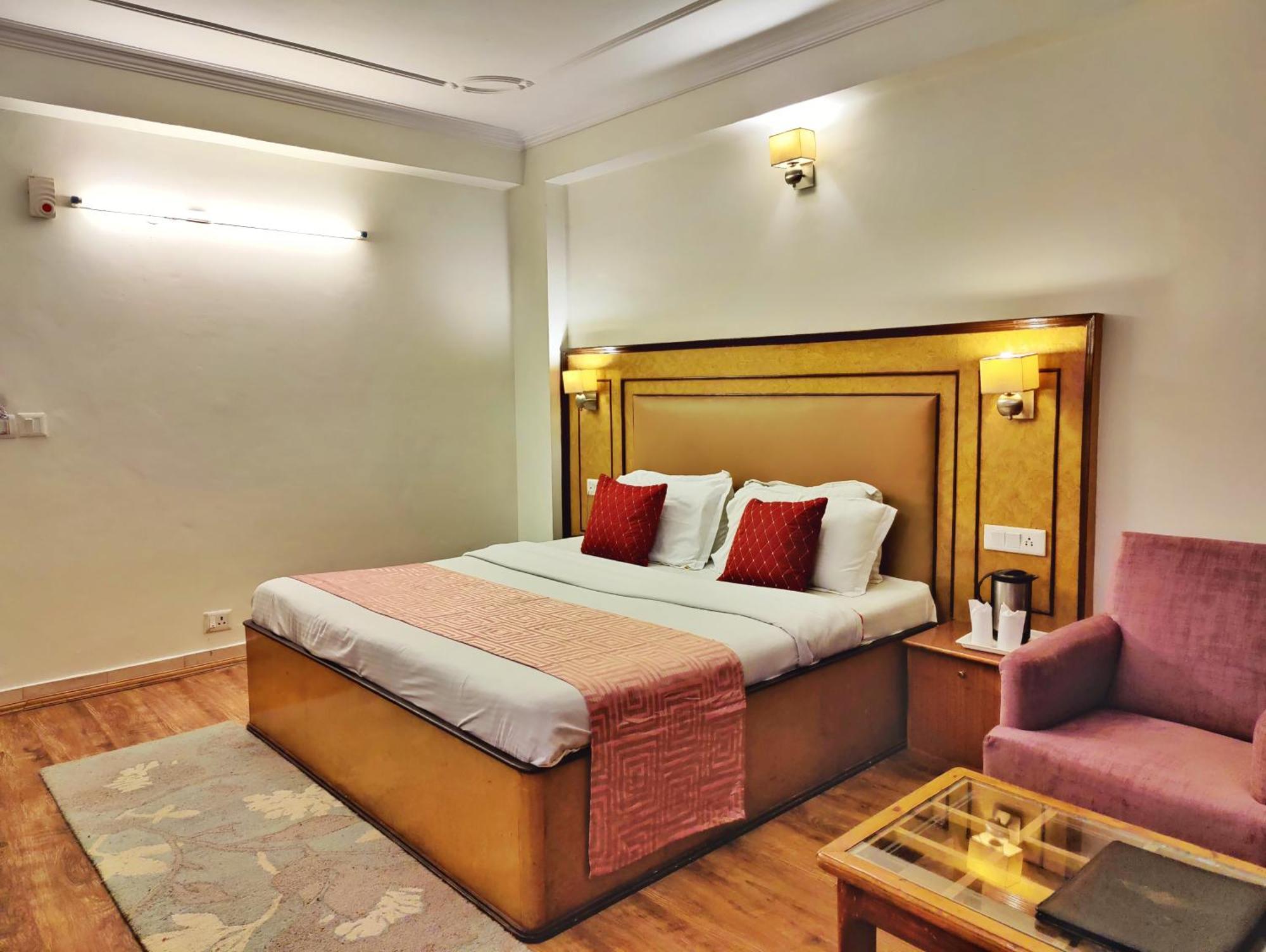 Surya International Hotel Manali Near Mall Road Екстериор снимка