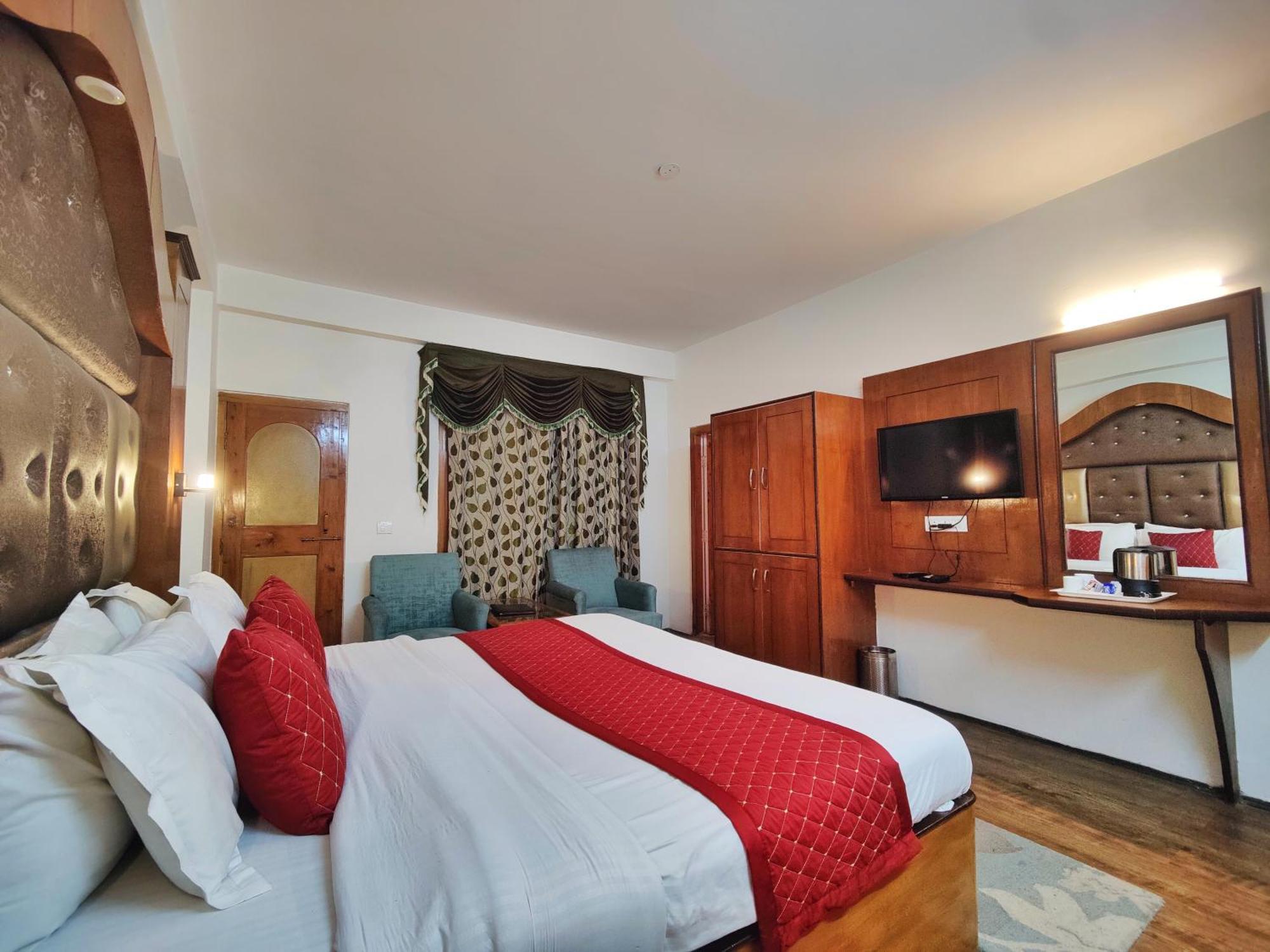 Surya International Hotel Manali Near Mall Road Екстериор снимка