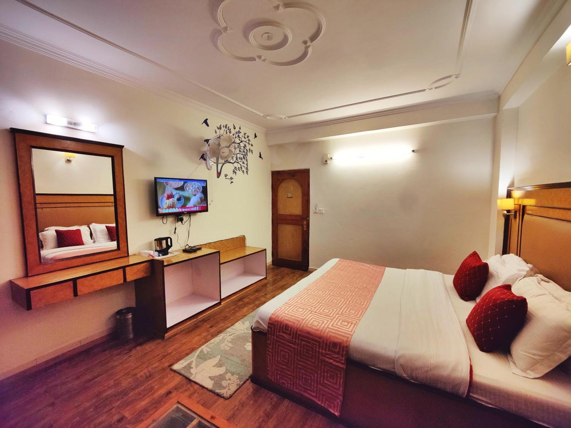 Surya International Hotel Manali Near Mall Road Екстериор снимка