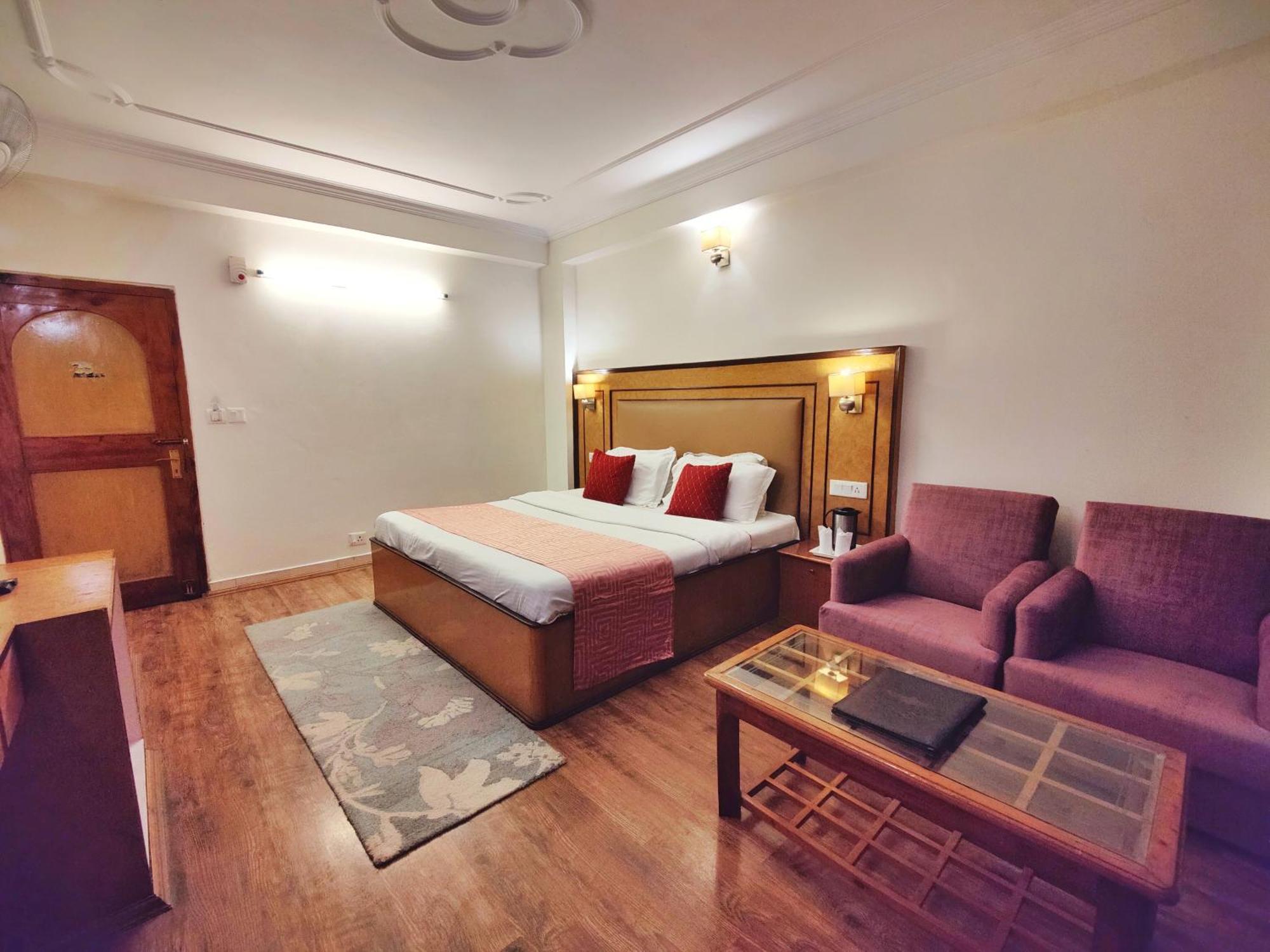 Surya International Hotel Manali Near Mall Road Екстериор снимка