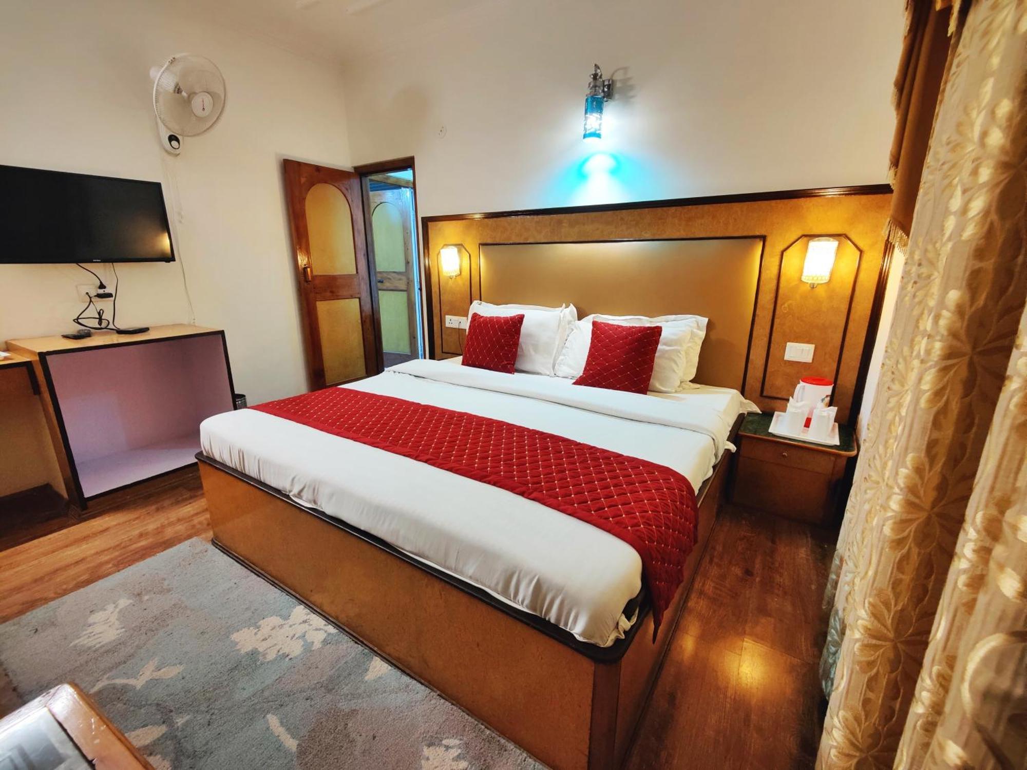 Surya International Hotel Manali Near Mall Road Екстериор снимка
