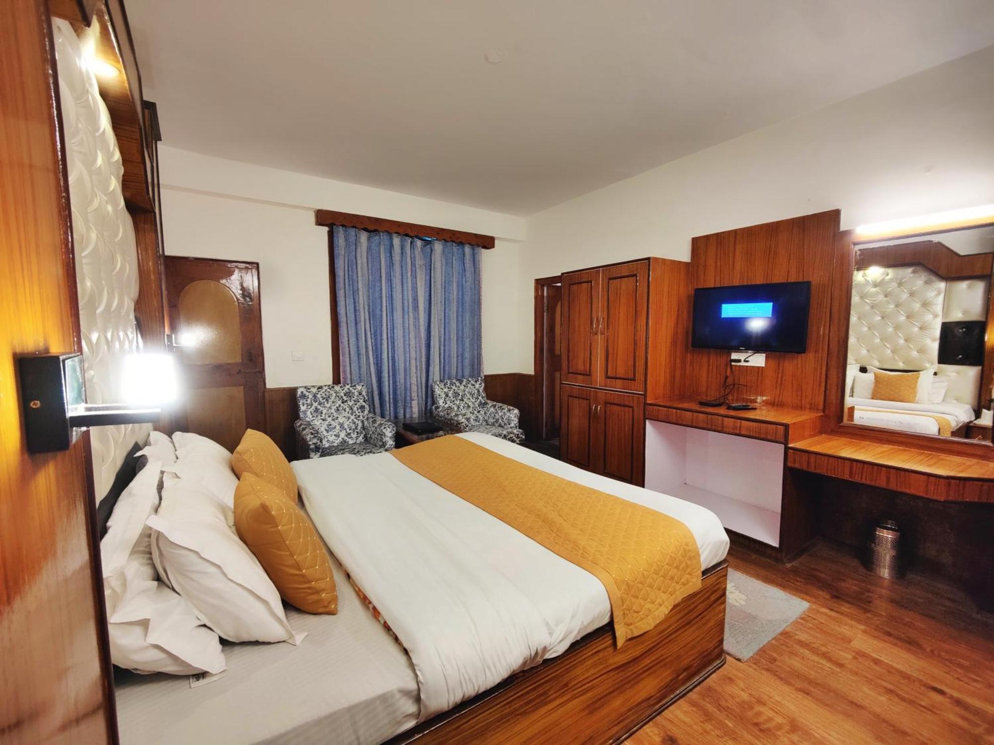 Surya International Hotel Manali Near Mall Road Екстериор снимка
