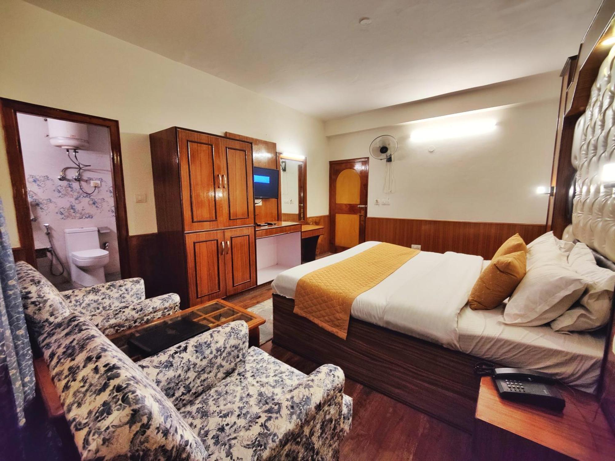 Surya International Hotel Manali Near Mall Road Екстериор снимка