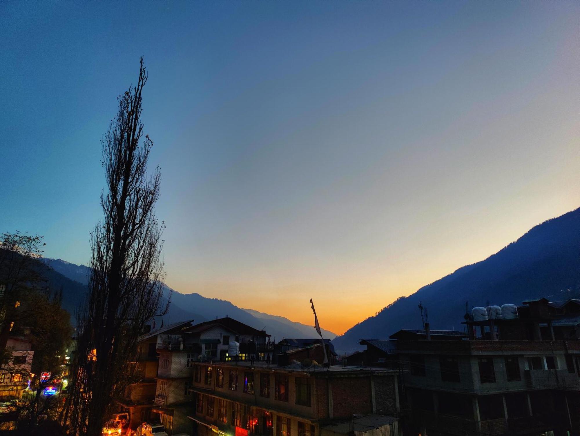 Surya International Hotel Manali Near Mall Road Екстериор снимка
