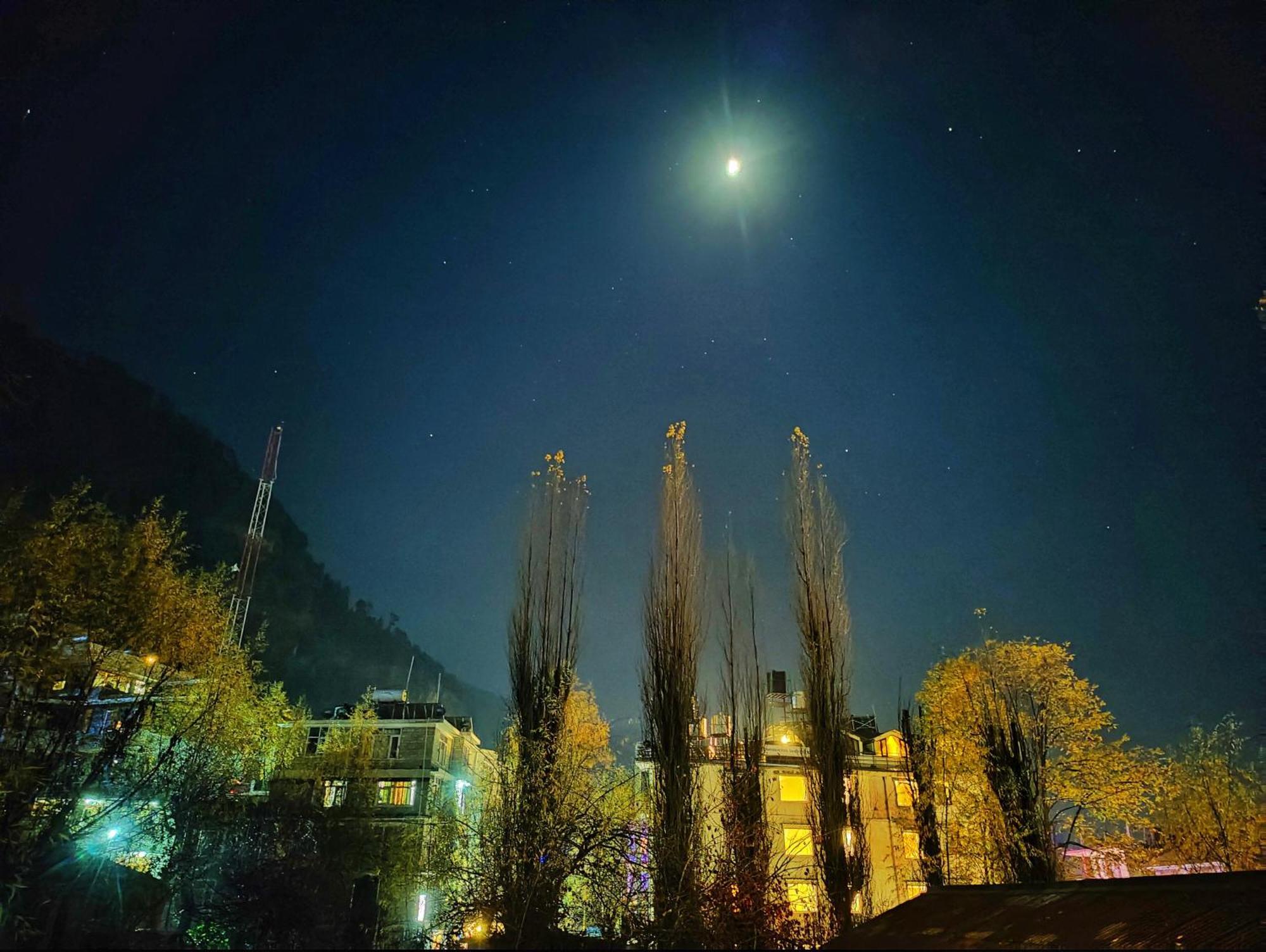 Surya International Hotel Manali Near Mall Road Екстериор снимка