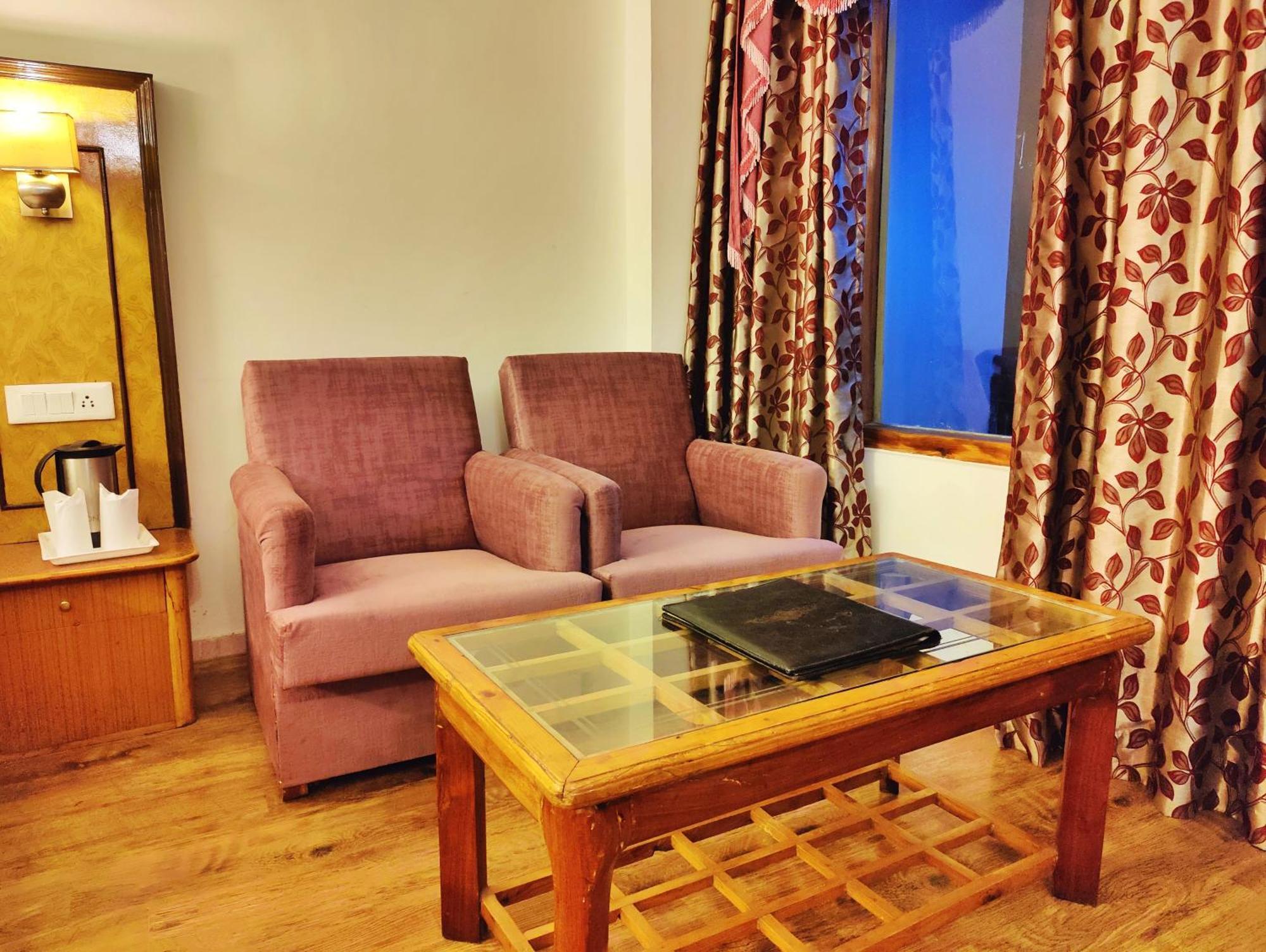 Surya International Hotel Manali Near Mall Road Екстериор снимка
