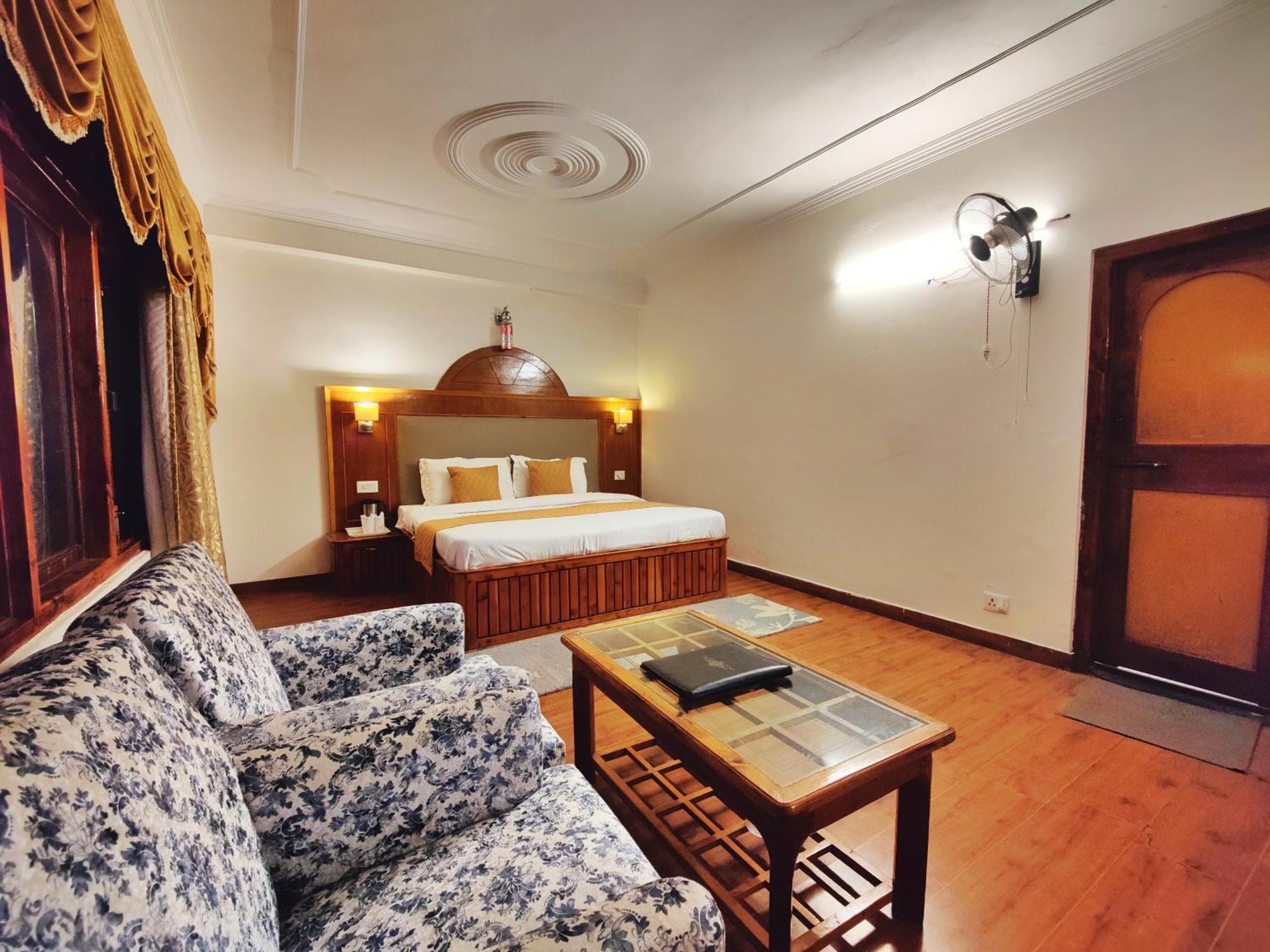 Surya International Hotel Manali Near Mall Road Екстериор снимка