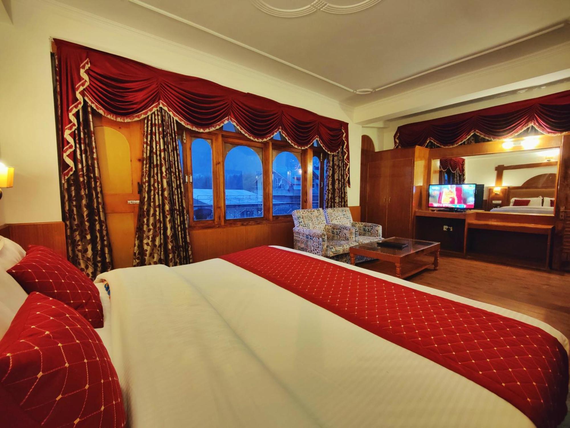Surya International Hotel Manali Near Mall Road Екстериор снимка