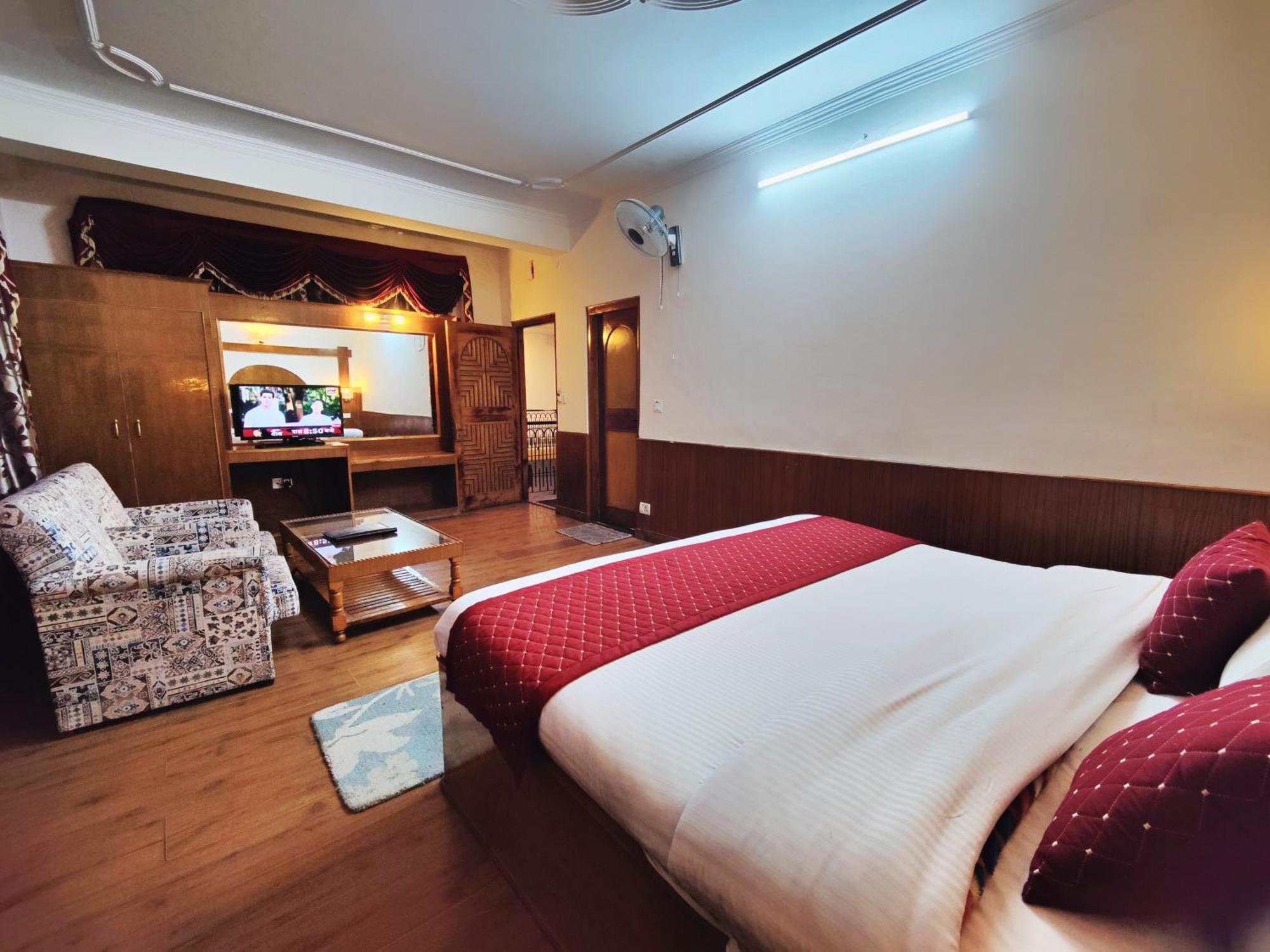 Surya International Hotel Manali Near Mall Road Екстериор снимка