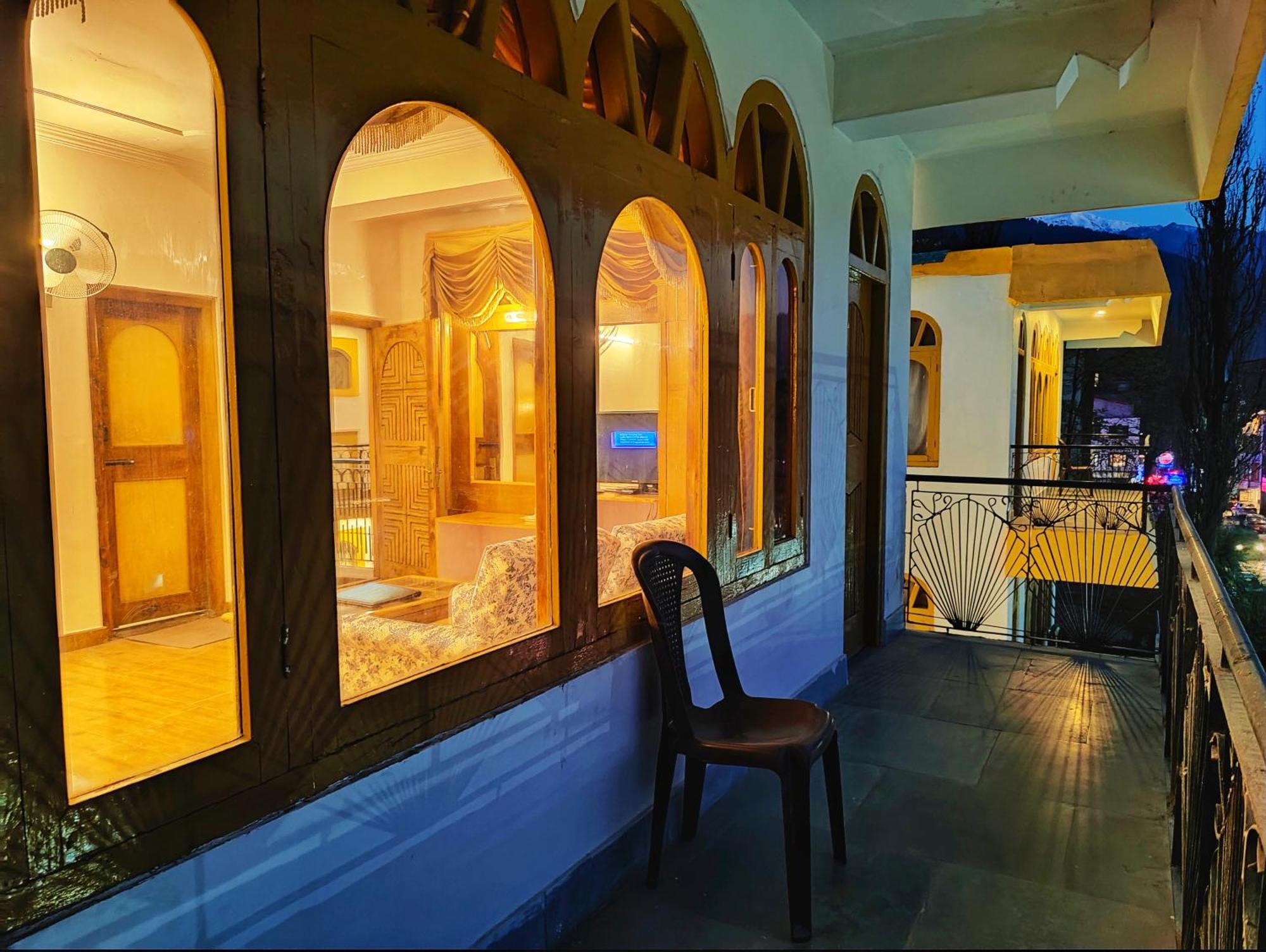Surya International Hotel Manali Near Mall Road Екстериор снимка