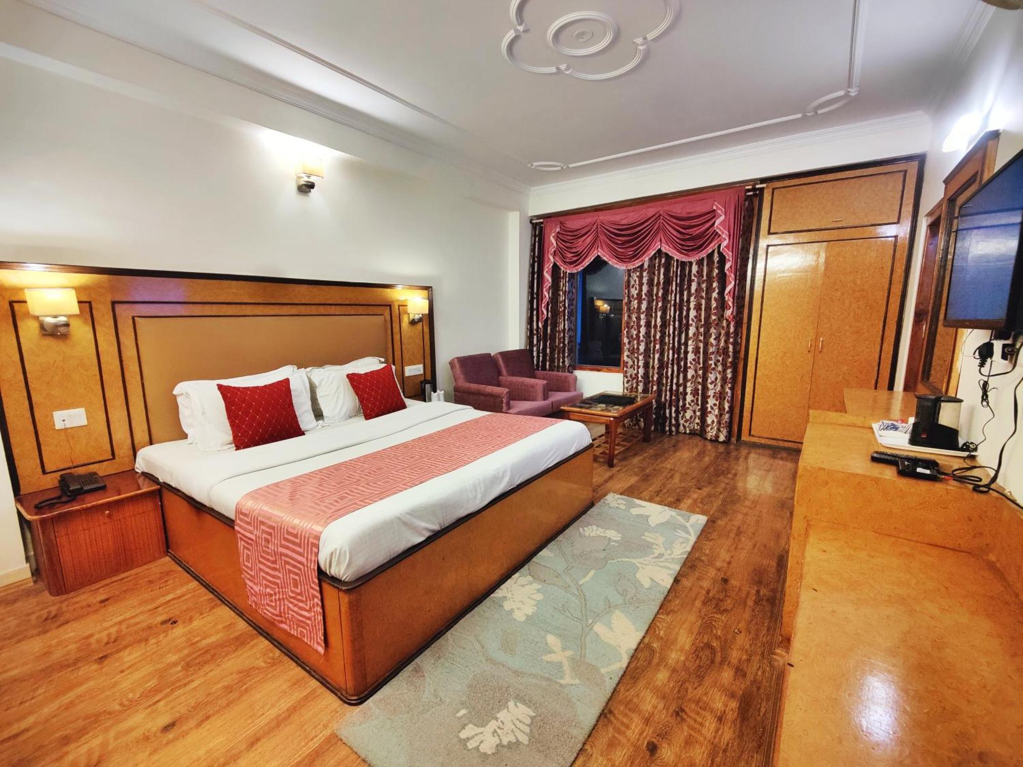 Surya International Hotel Manali Near Mall Road Екстериор снимка