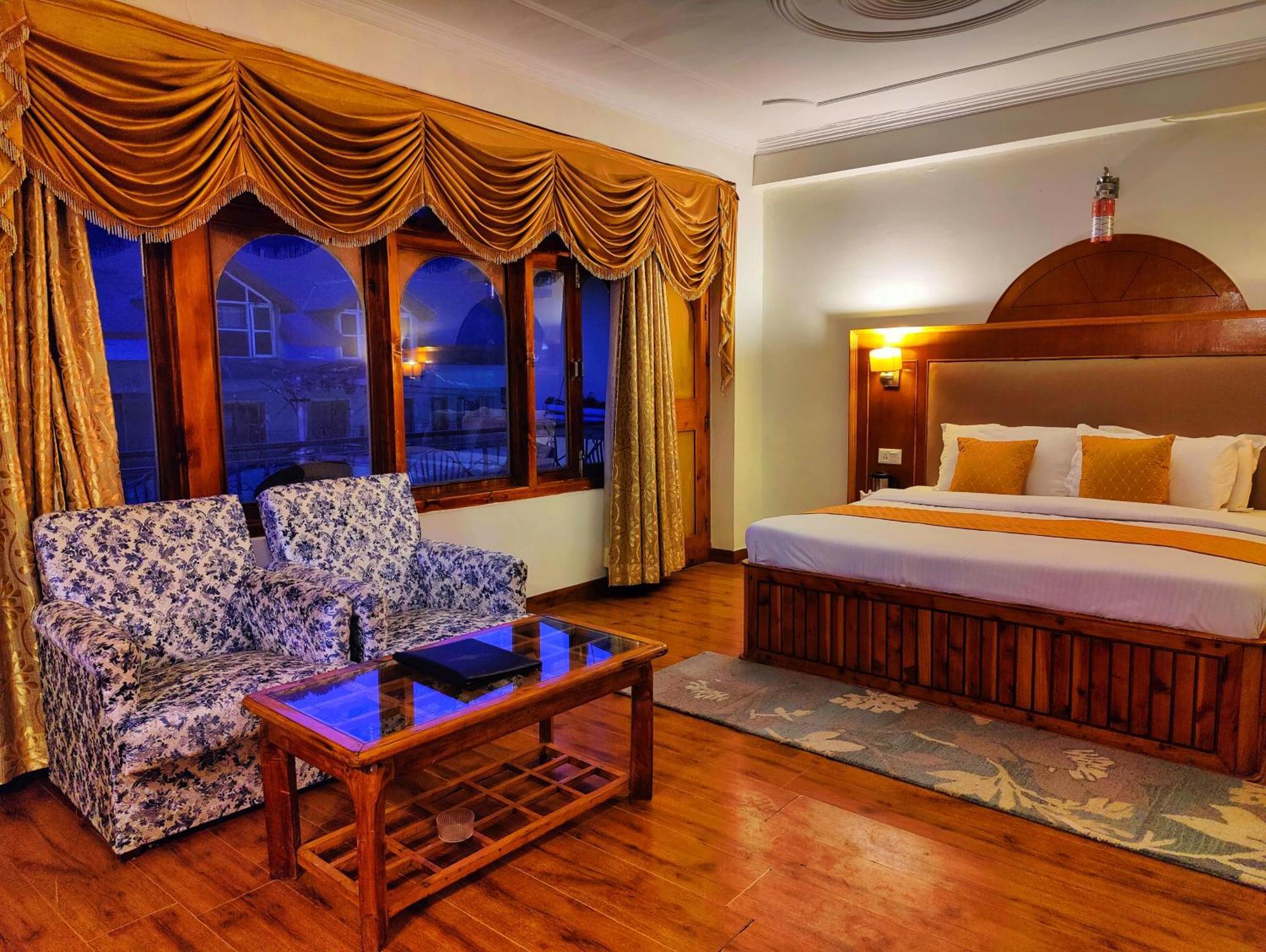 Surya International Hotel Manali Near Mall Road Екстериор снимка