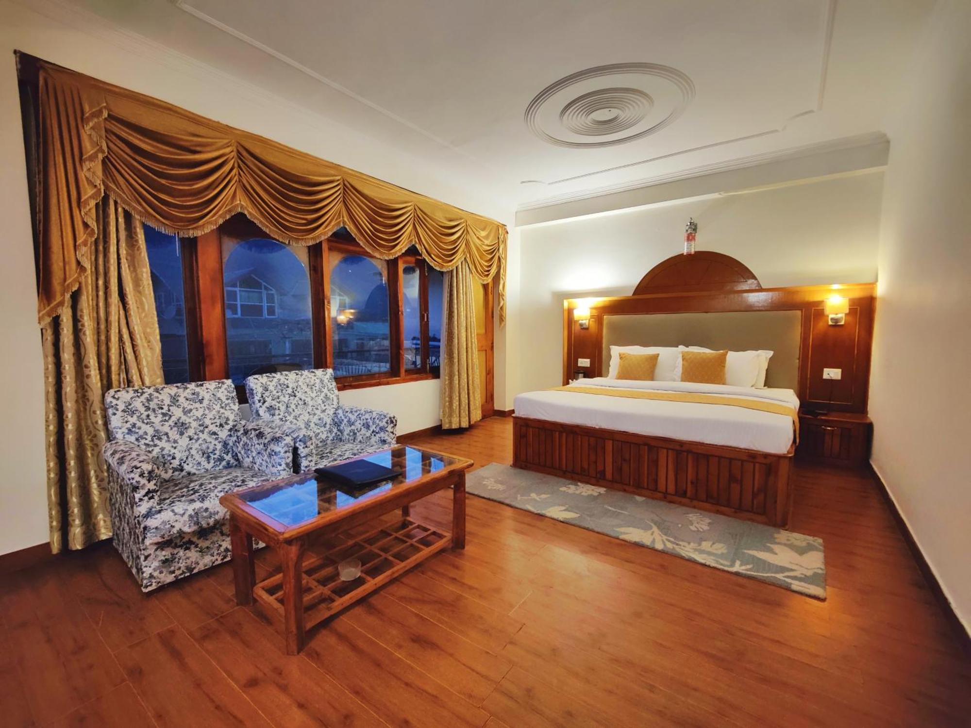 Surya International Hotel Manali Near Mall Road Екстериор снимка