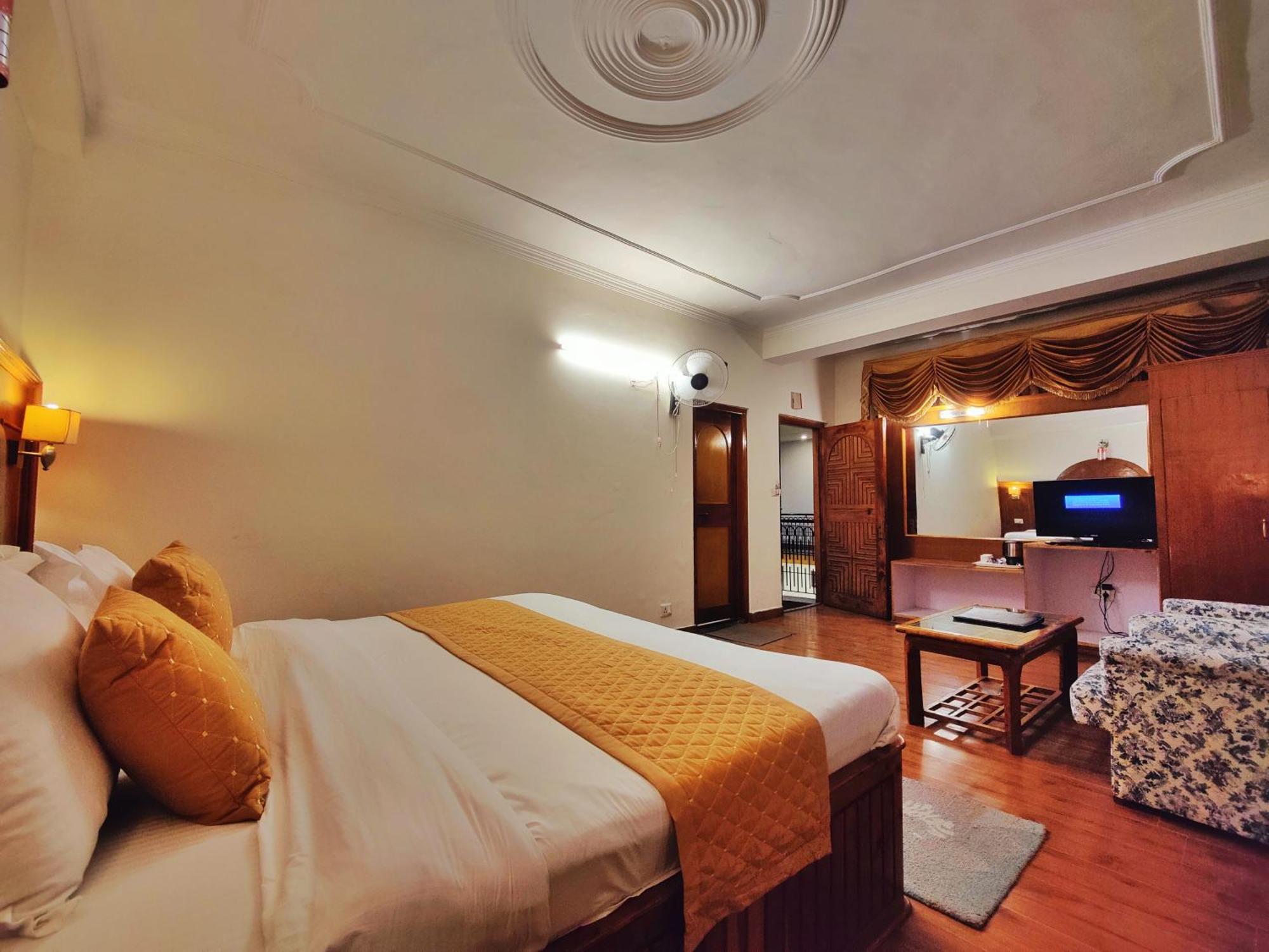 Surya International Hotel Manali Near Mall Road Екстериор снимка