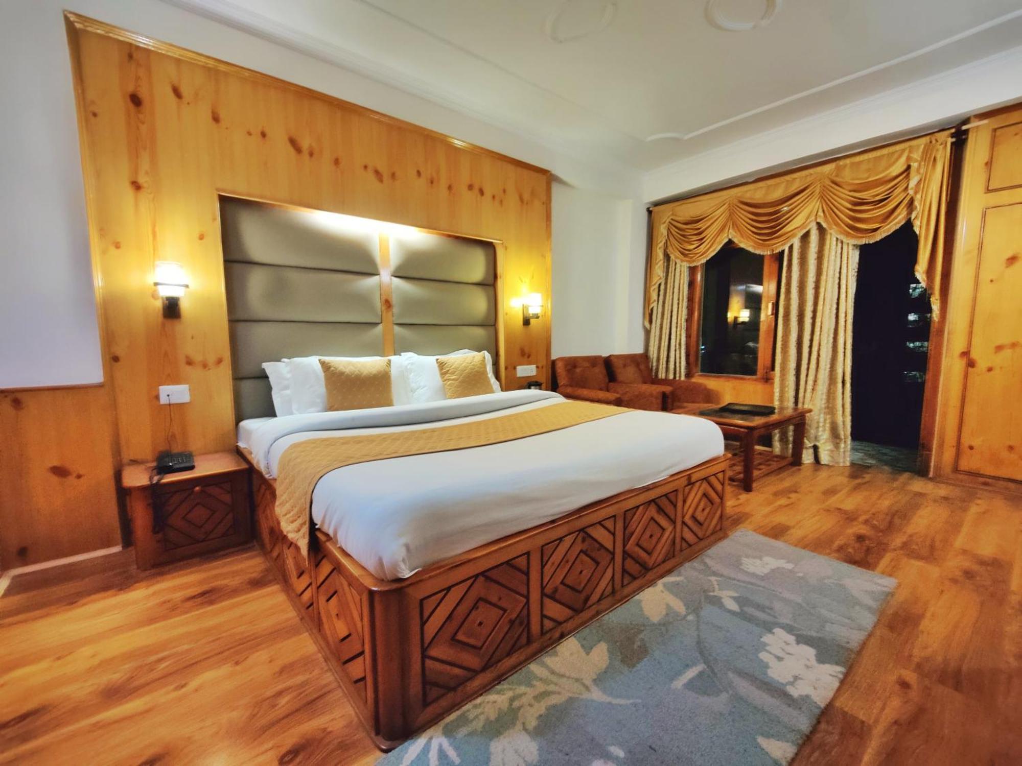 Surya International Hotel Manali Near Mall Road Екстериор снимка