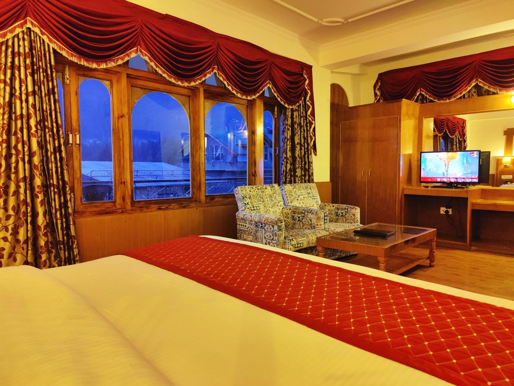 Surya International Hotel Manali Near Mall Road Екстериор снимка