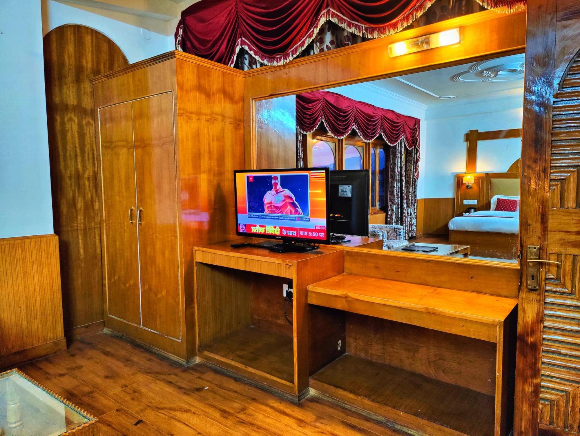 Surya International Hotel Manali Near Mall Road Екстериор снимка