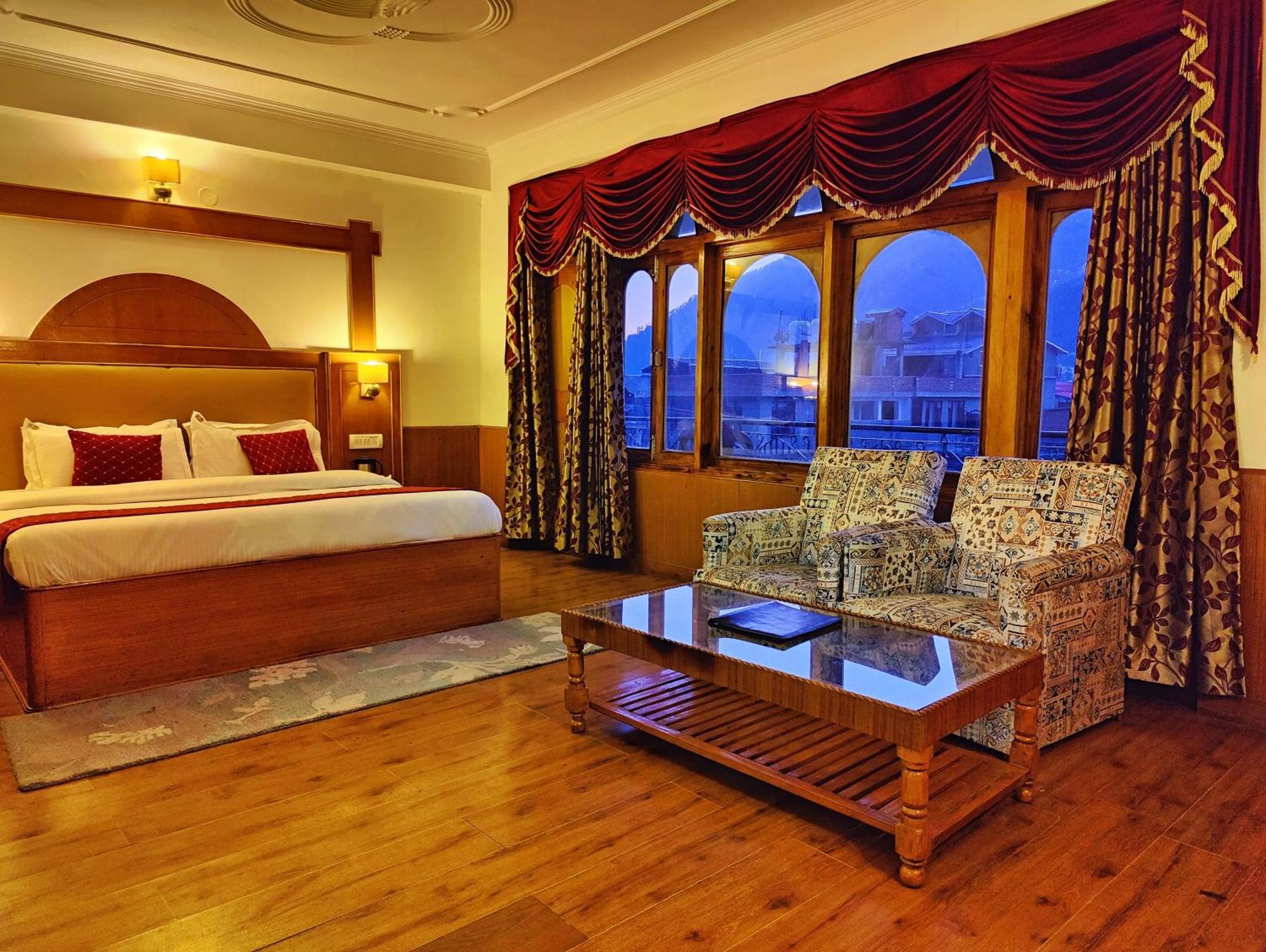 Surya International Hotel Manali Near Mall Road Екстериор снимка