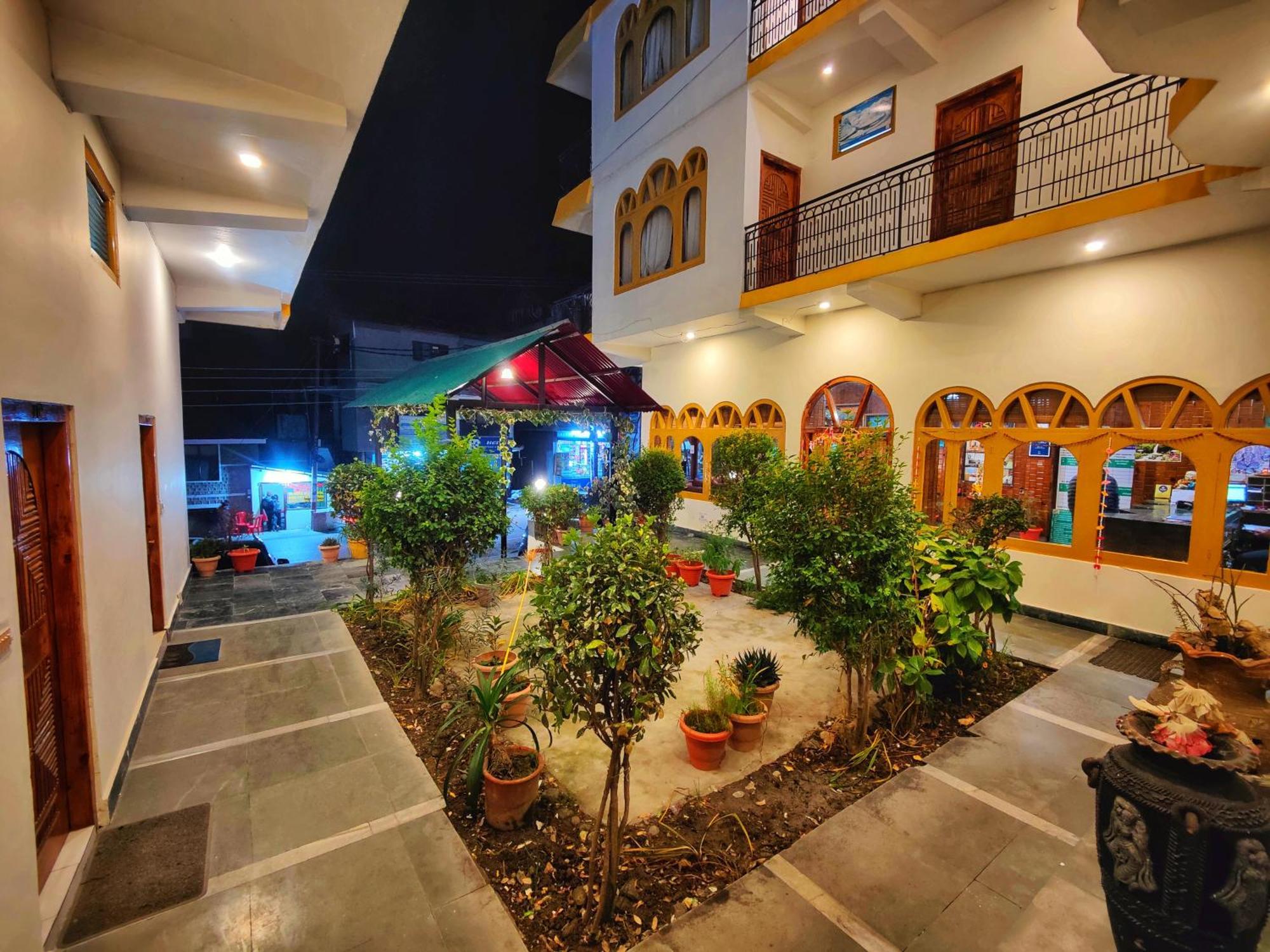 Surya International Hotel Manali Near Mall Road Екстериор снимка