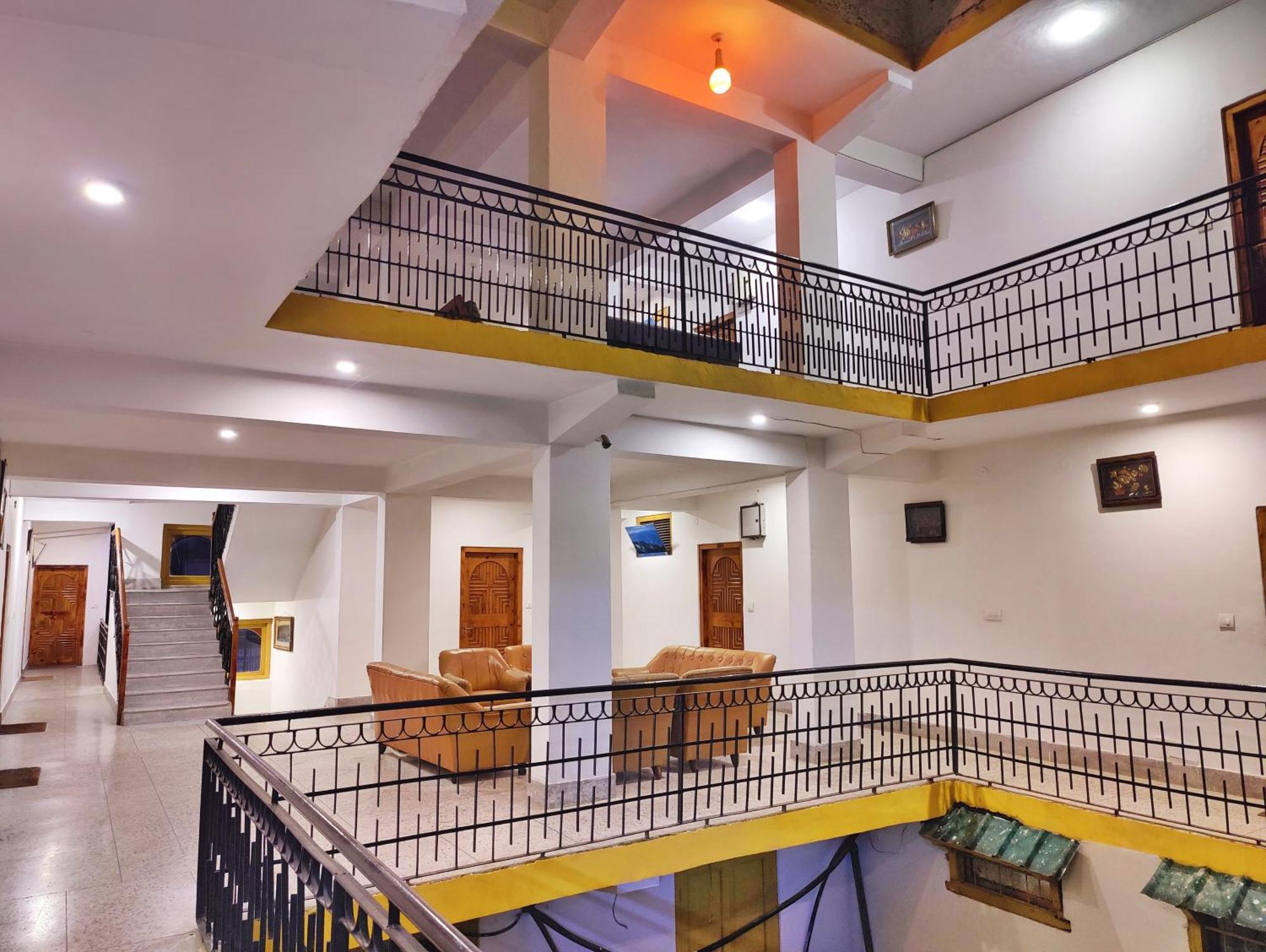Surya International Hotel Manali Near Mall Road Екстериор снимка