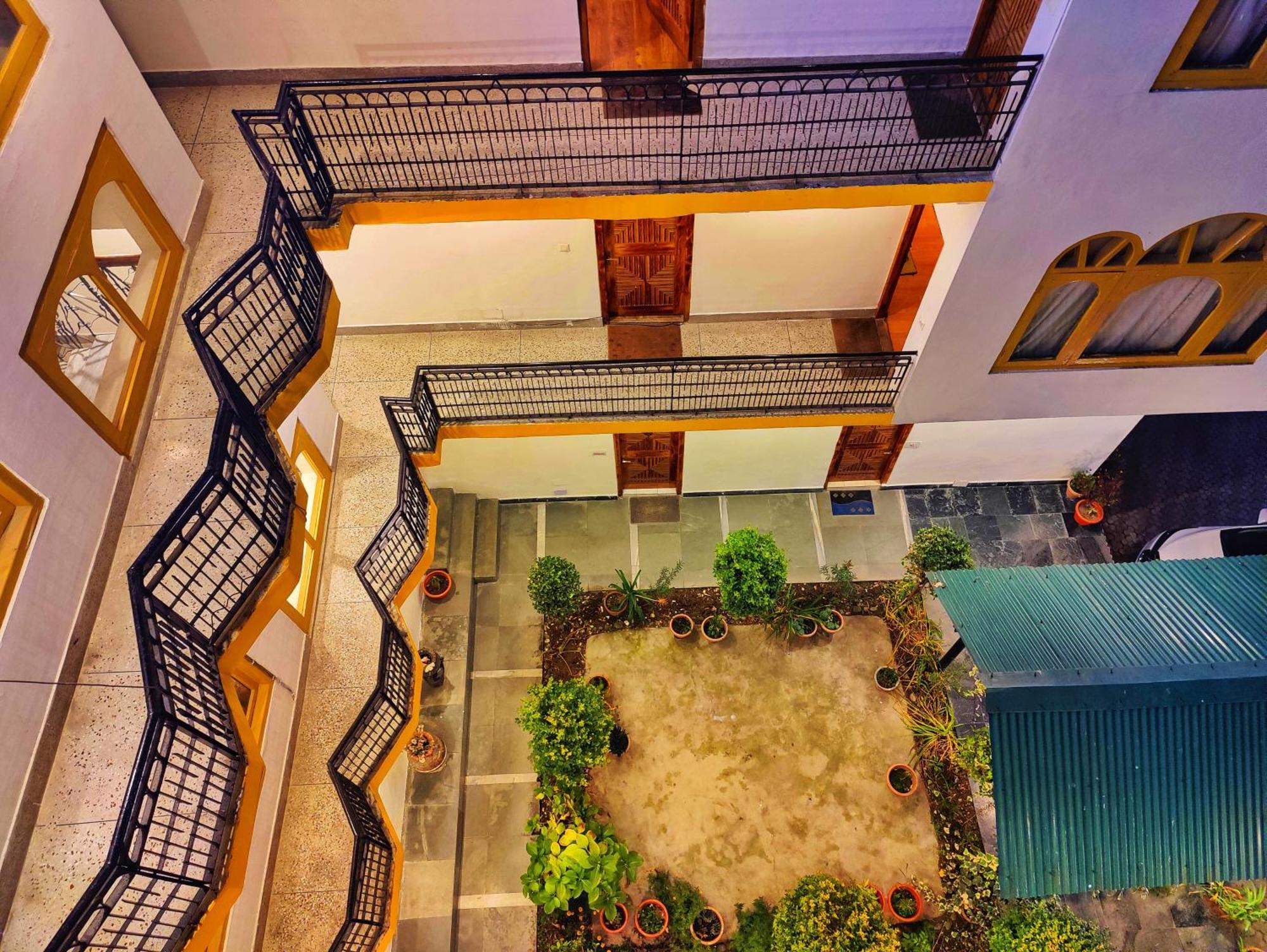 Surya International Hotel Manali Near Mall Road Екстериор снимка